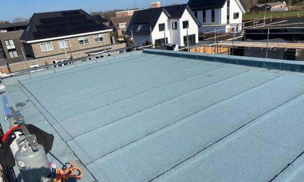 Nieuw dak in Vinkeveen laten aanleggen Geheel nieuw plat dak aangelegd